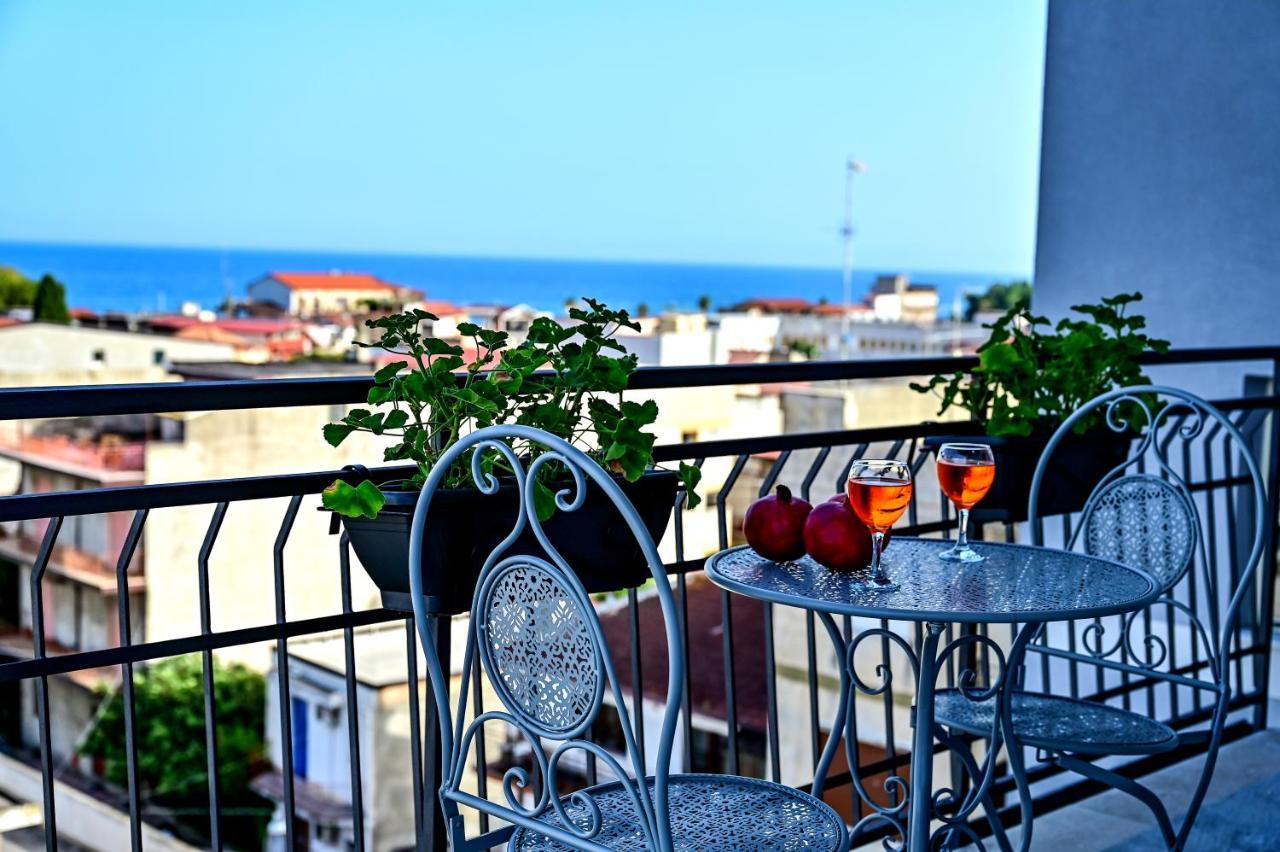 Kore Suites&Apartments Локри Экстерьер фото